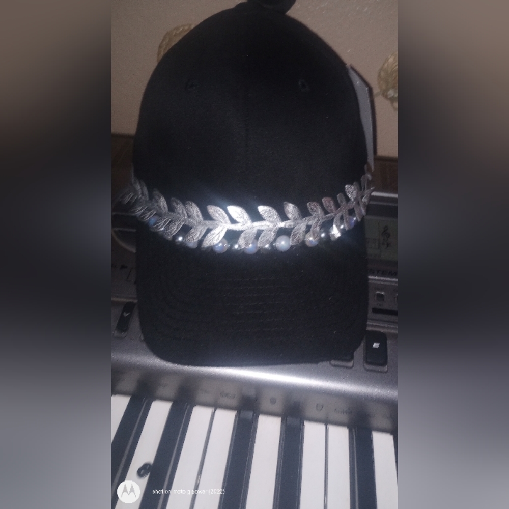 HAT'S - Picture 3 of 11